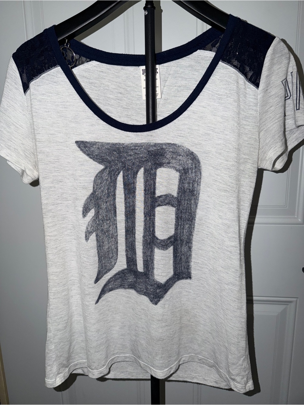 PINK Victoria’s Secret Detroit Tigers Lace Shoulder Graphic Tee | Medium